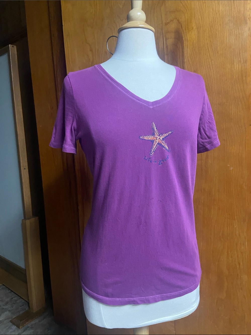 LIFE IS GOOD Women’s V-Neck Pink Magenta Starfish Graphic Tee MED